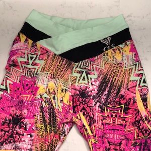 CLS v-waist, scrunch butt leggings